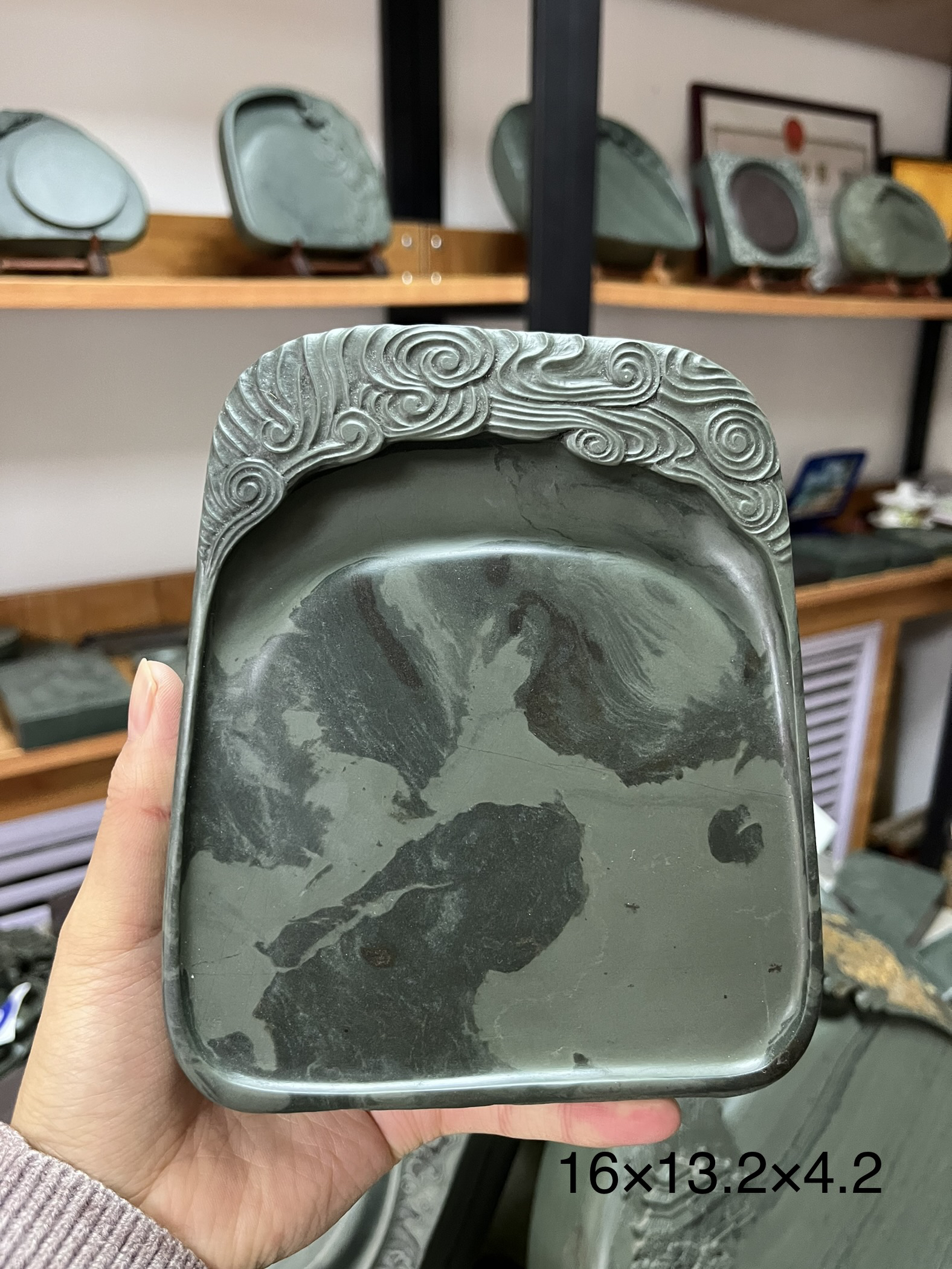 甘肃洮砚水泉老坑随型祥云砚尺寸16×13.2×4.2