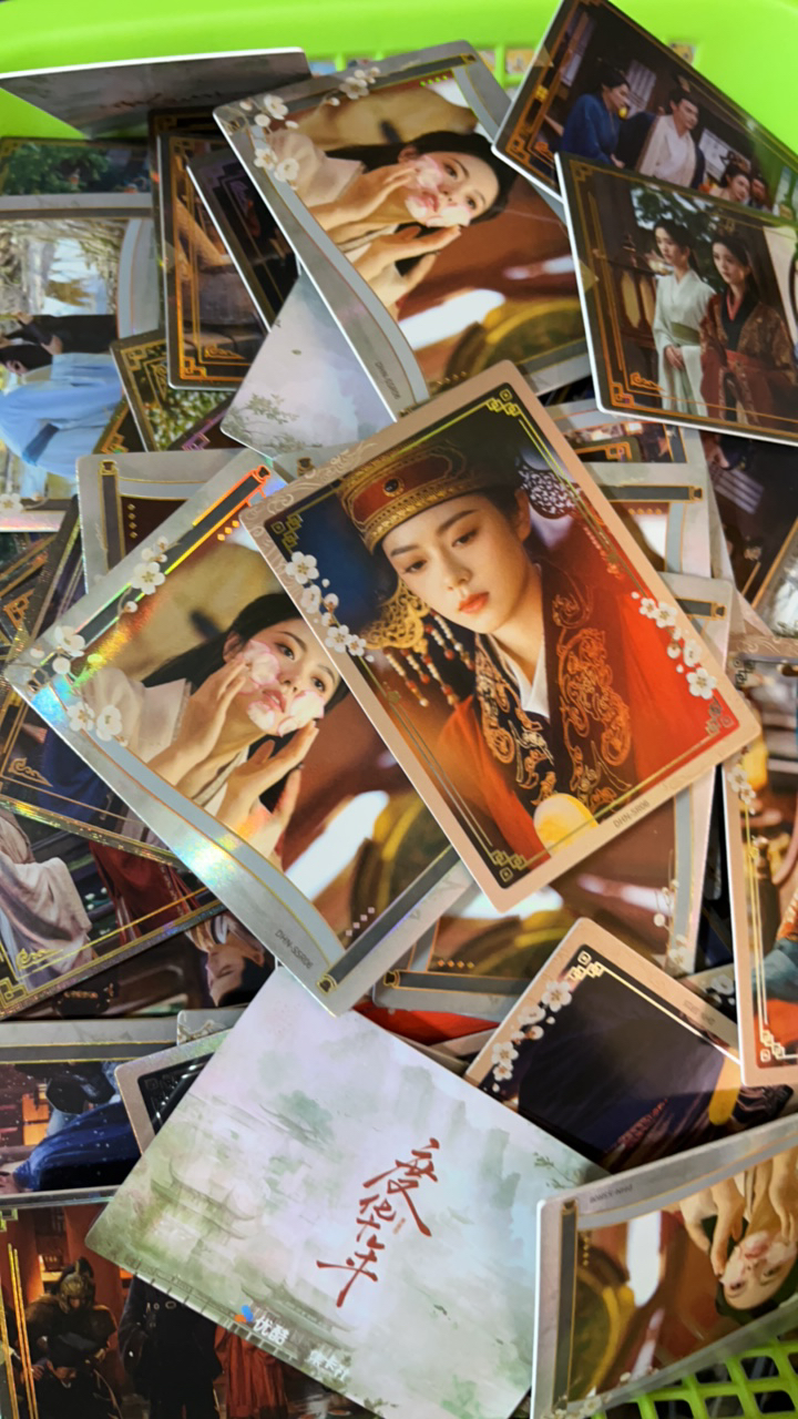 度华年薄厚混动漫卡片，半斤随机装（不保重复率）