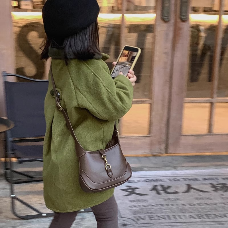 女童包包高级感ins韩版纯色腋下包儿童洋气外出小包潮宝宝斜挎包