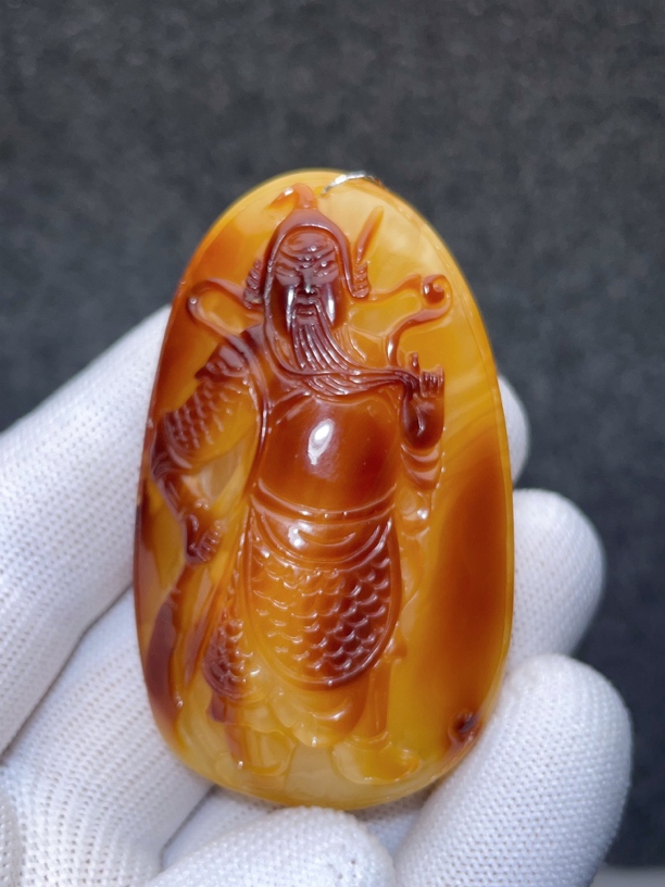 天然琥珀蜜蜡，俏色关公，