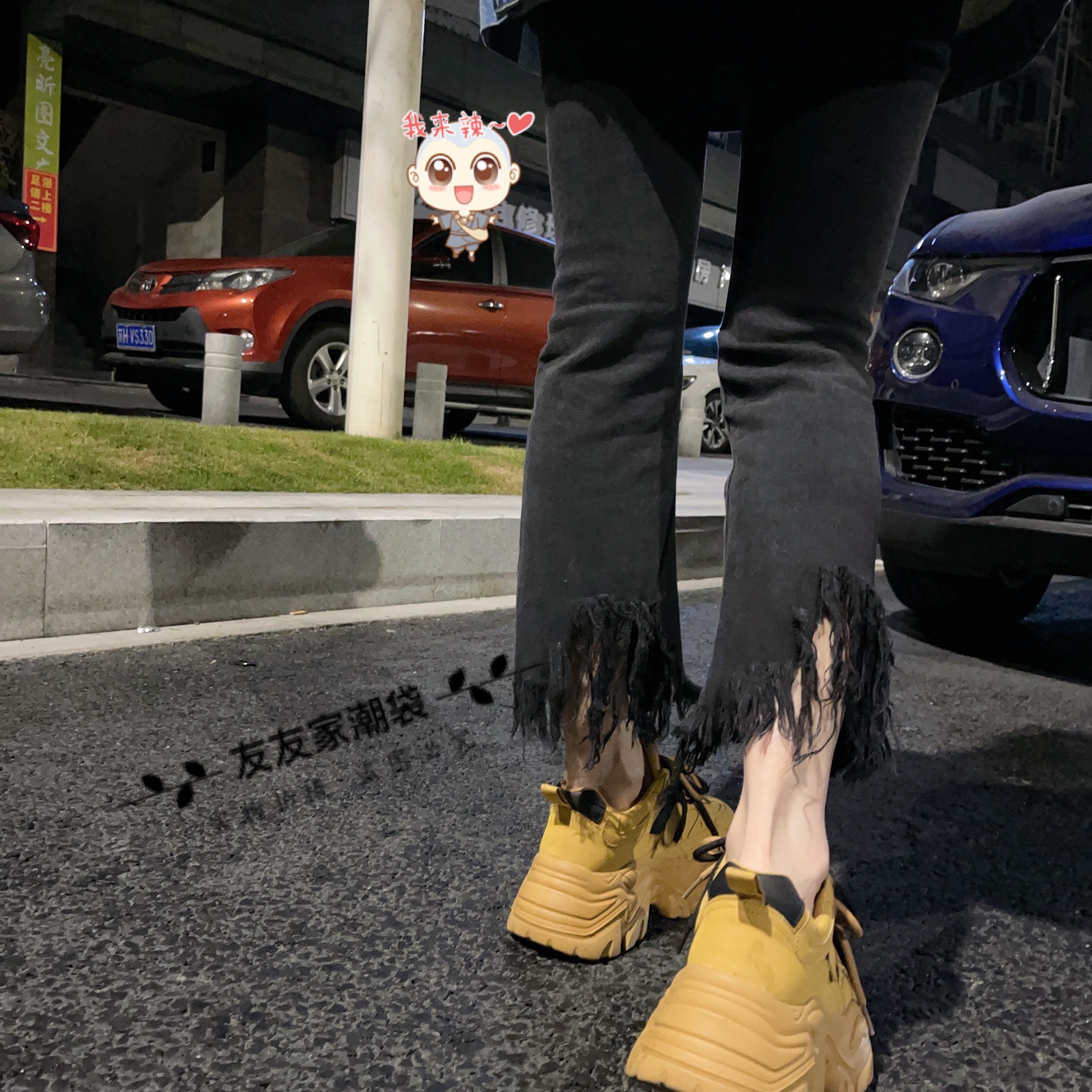 自留洋气的单破洞牛仔裤复古显瘦设计感九分微喇叭