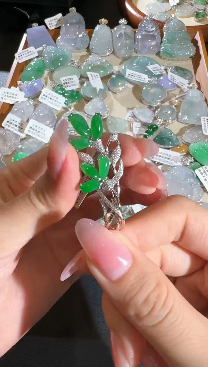 【闪购商品】翡翠吊坠(不含链)18K金镶嵌【源头工厂】钻石镶嵌胸针