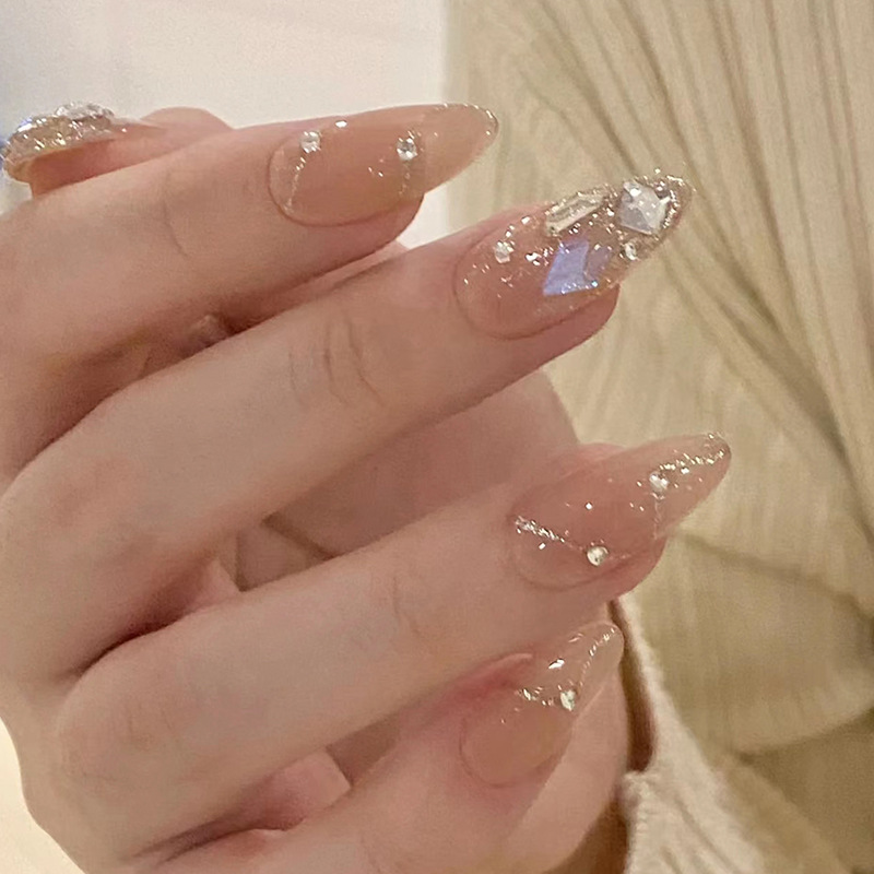爆闪碎片极光方钻穿戴甲杏仁型美甲贴片甜美显白少女款假指甲成品
