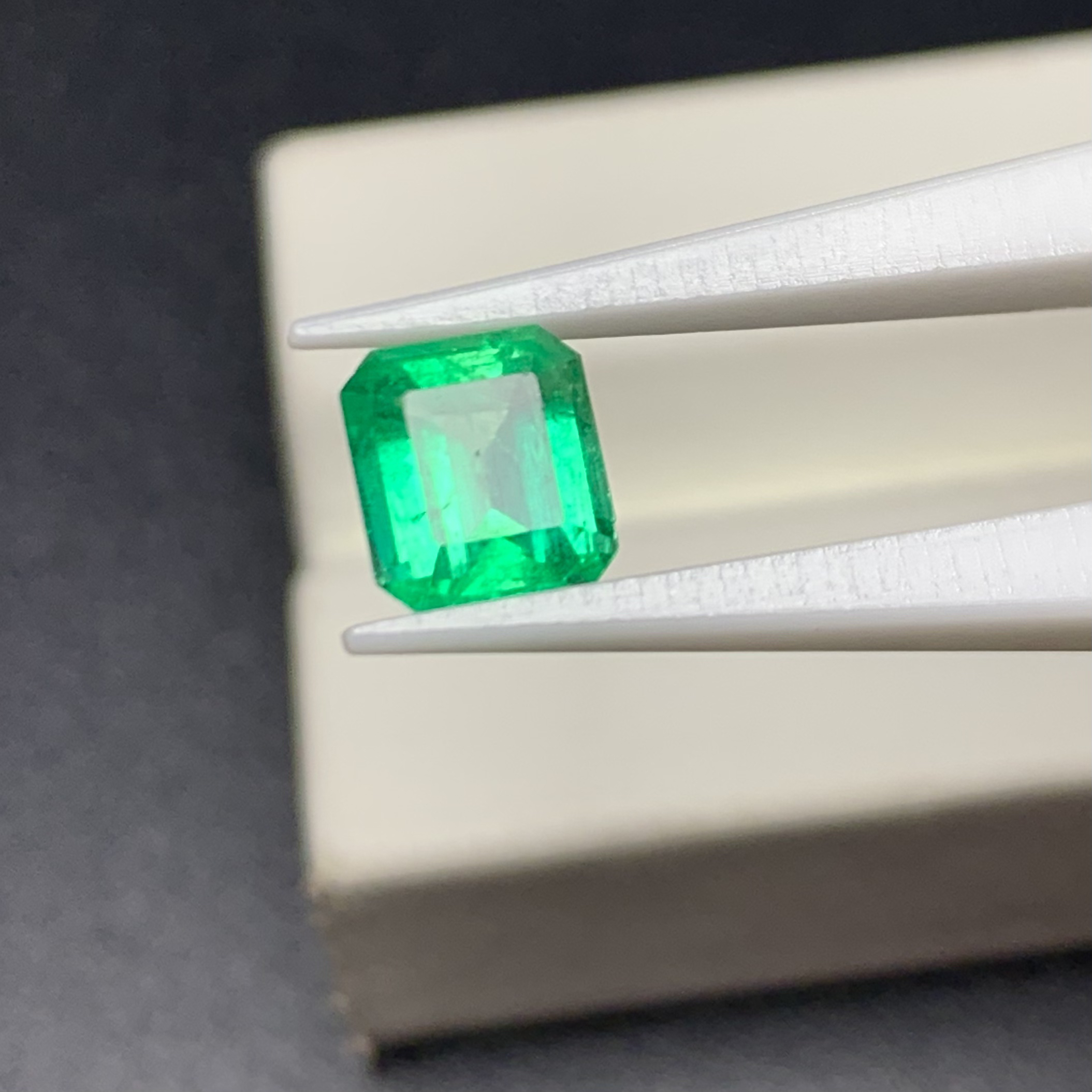 1.06克拉哥伦比亚木佐祖母绿裸石戒面6.71*6.05mm吉尔德证书