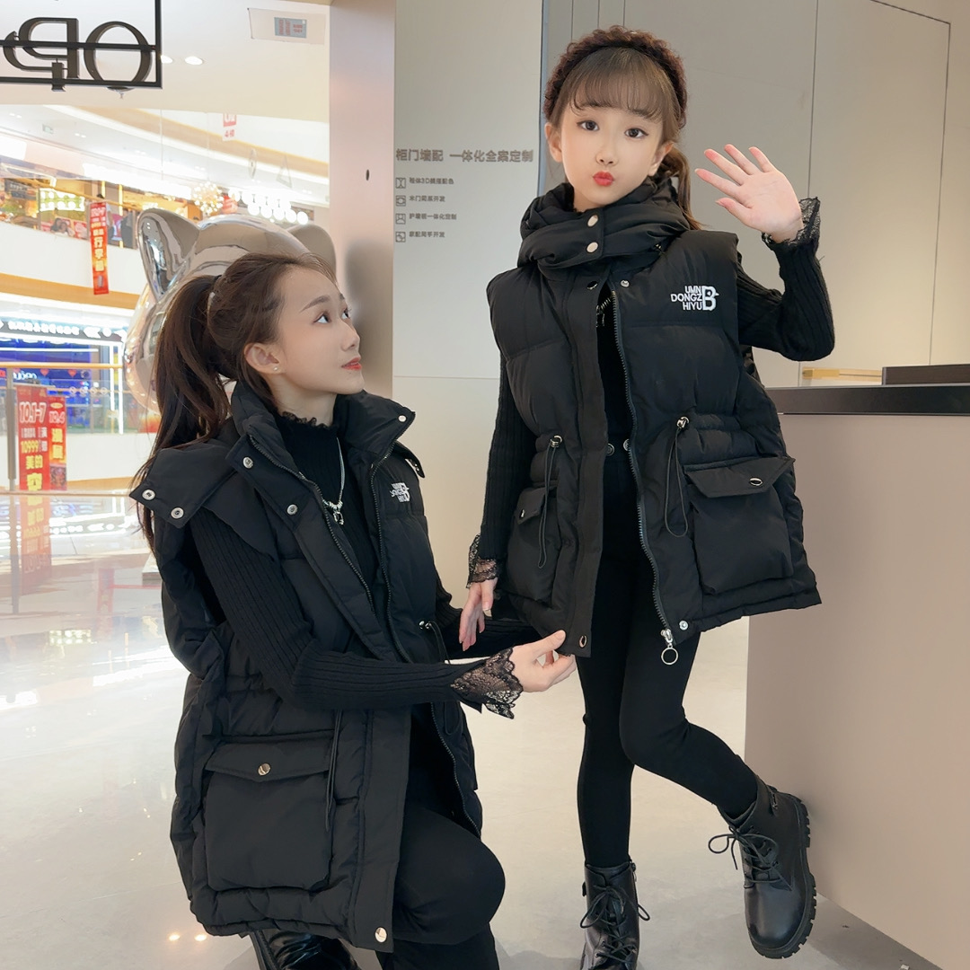 （百搭神器）2024女童韩版甜酷工装风中长款收腰可拆卸帽子棉马甲