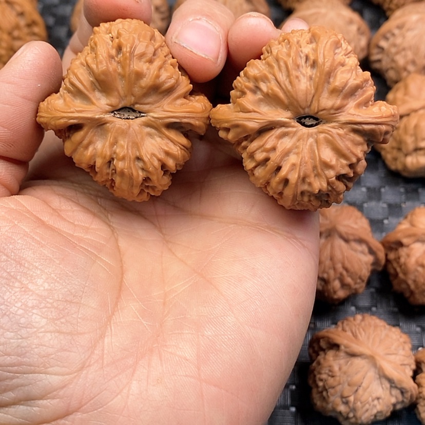 【闪购商品】文玩核桃吊坠A****硕南疆石