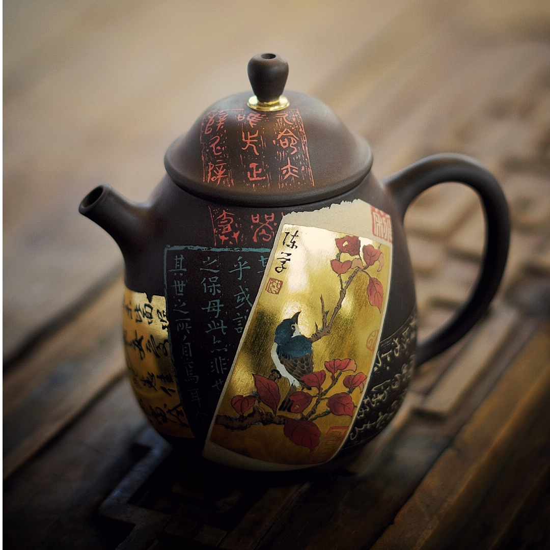 云南建水紫陶陈学纯手工熔金微雕彩填精品茶壶容量180ml