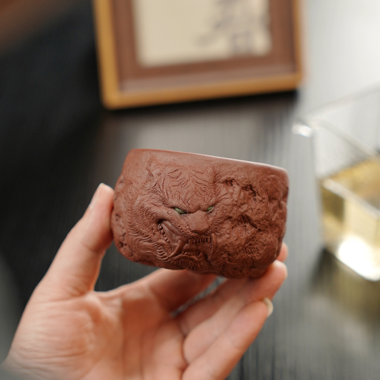 砂宴 李正奎 国工原创 宜兴原矿紫砂剑齿虎杯 压手杯 全手工制作