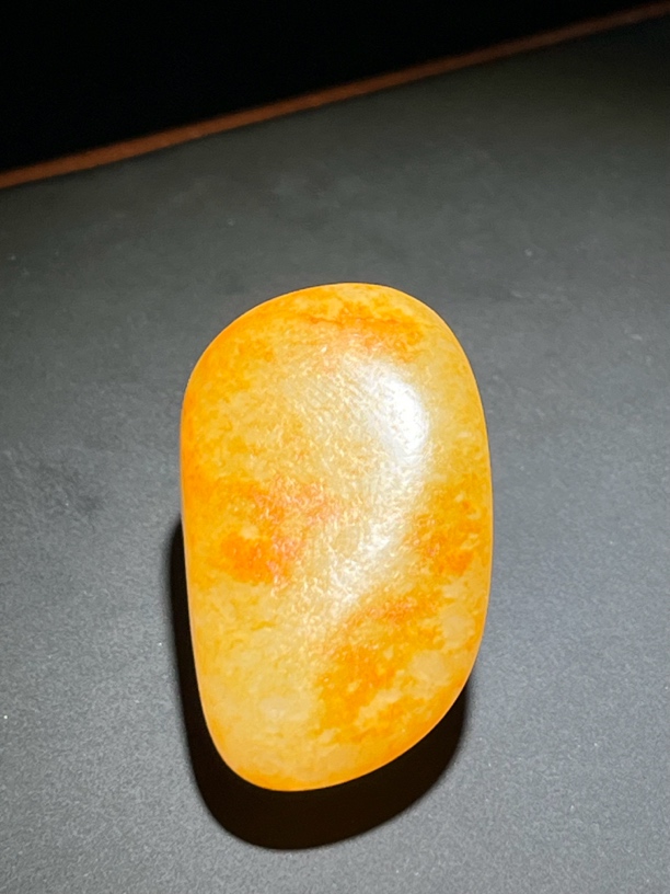 大宝和田玉原石洒金红皮吊坠28.6克