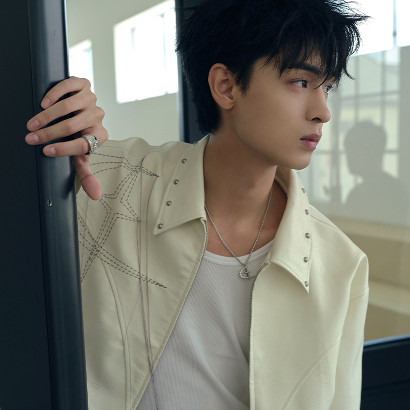 QUARTER IN NIGHT【明星同款】百搭时尚铆钉绣花流苏皮衣外套