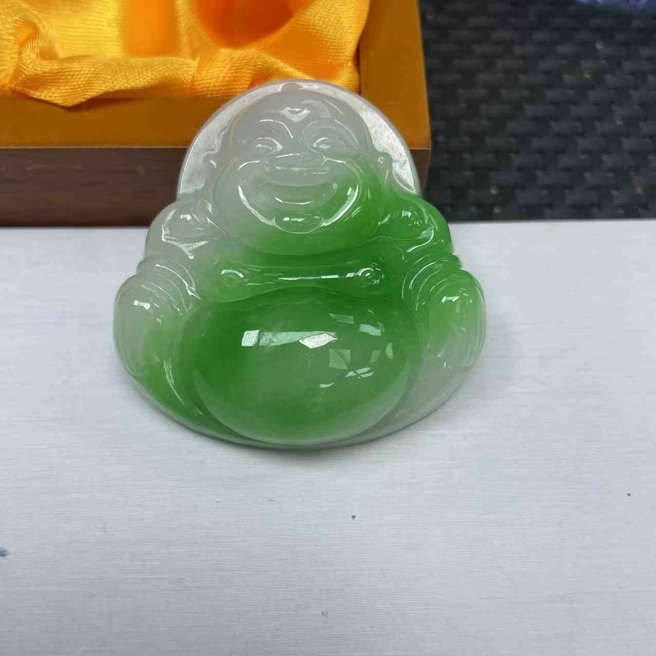 白底佛时尚吊坠-12WQ836