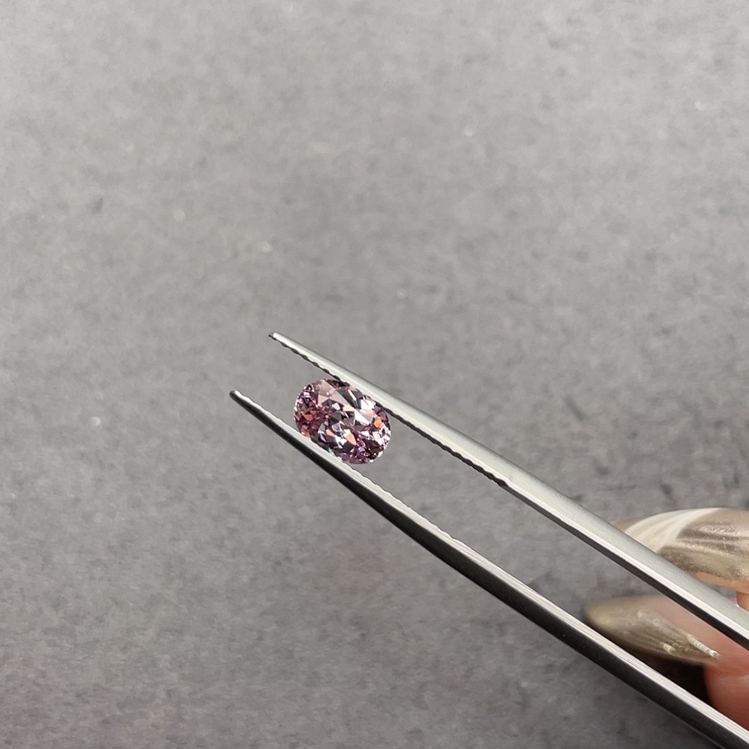 尖晶石裸石未镶嵌0.88缅甸全反火玻璃体