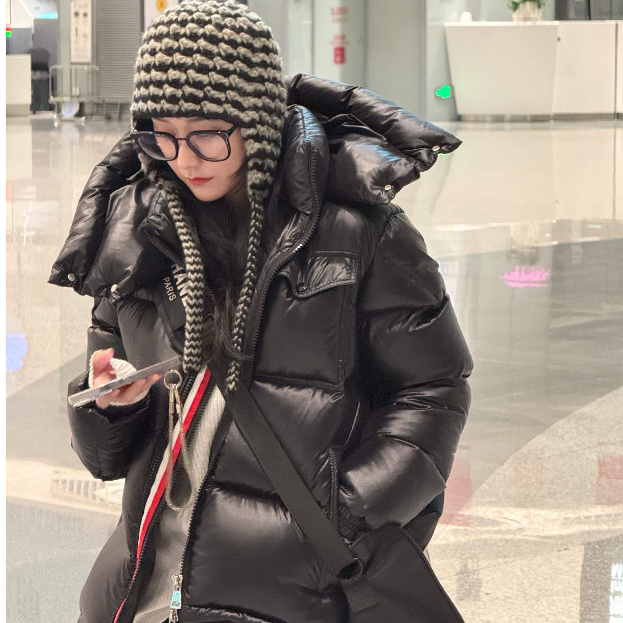 【UNA推荐-彩虹】情侣款新款加厚加绒保暖鹅绒短款黑色羽绒服Z15