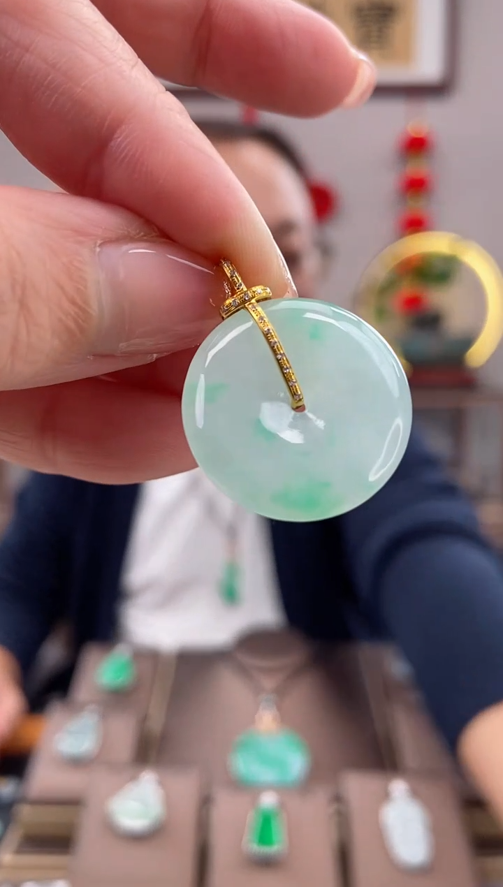 【闪购商品】翡翠吊坠(赠链)18K金镶嵌平安扣吊坠