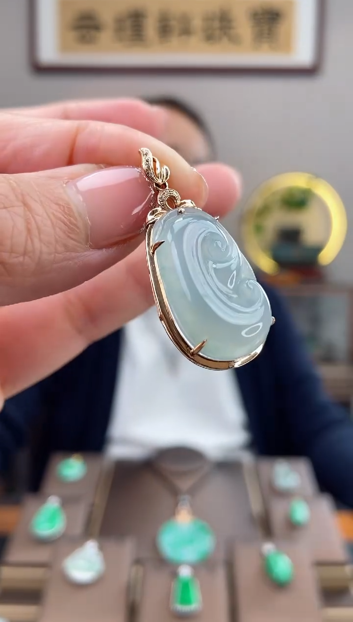【闪购商品】翡翠吊坠(赠链)18K金镶嵌如意吊坠