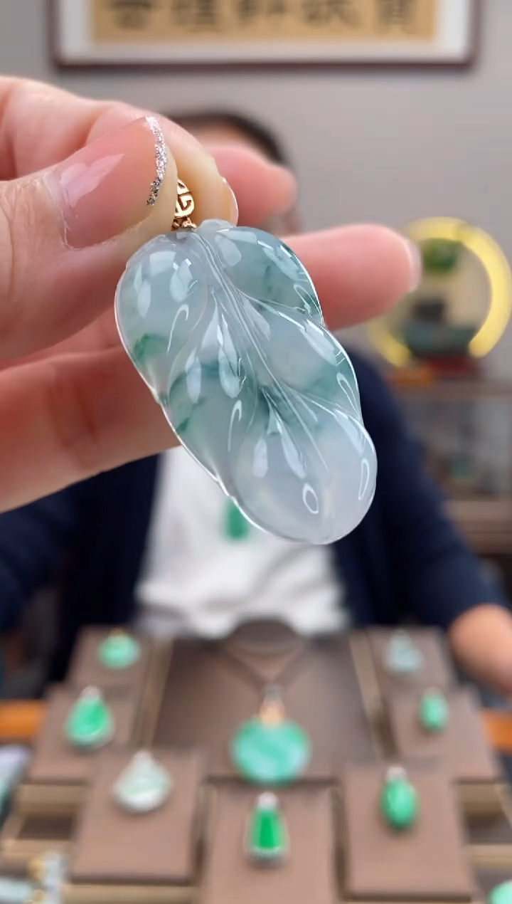 【闪购商品】翡翠吊坠(赠链)18K金镶嵌树叶吊坠