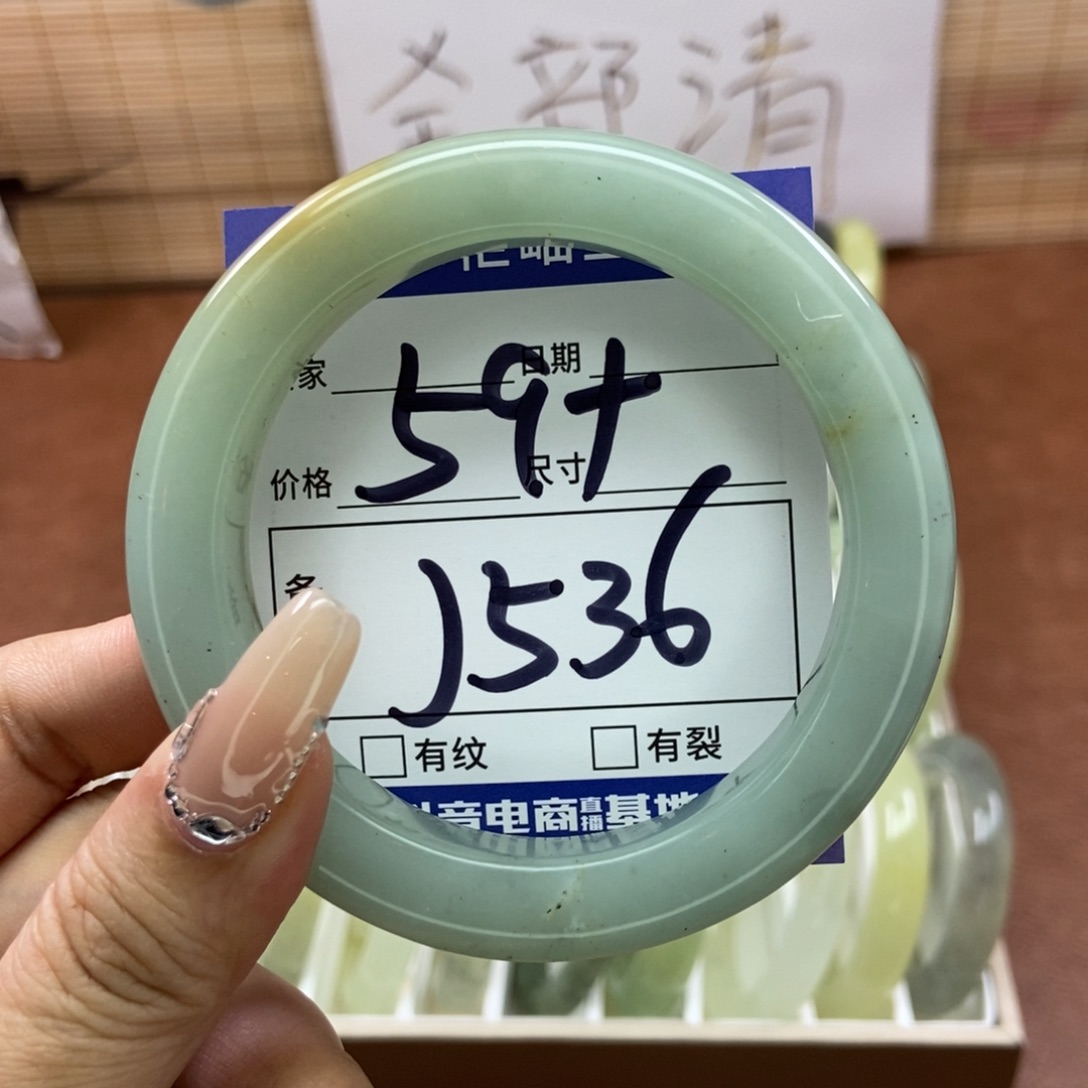 岫玉手镯手镯未镶嵌