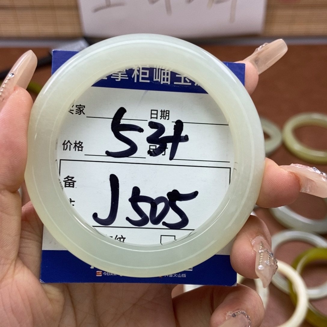 岫玉手镯手镯未镶嵌