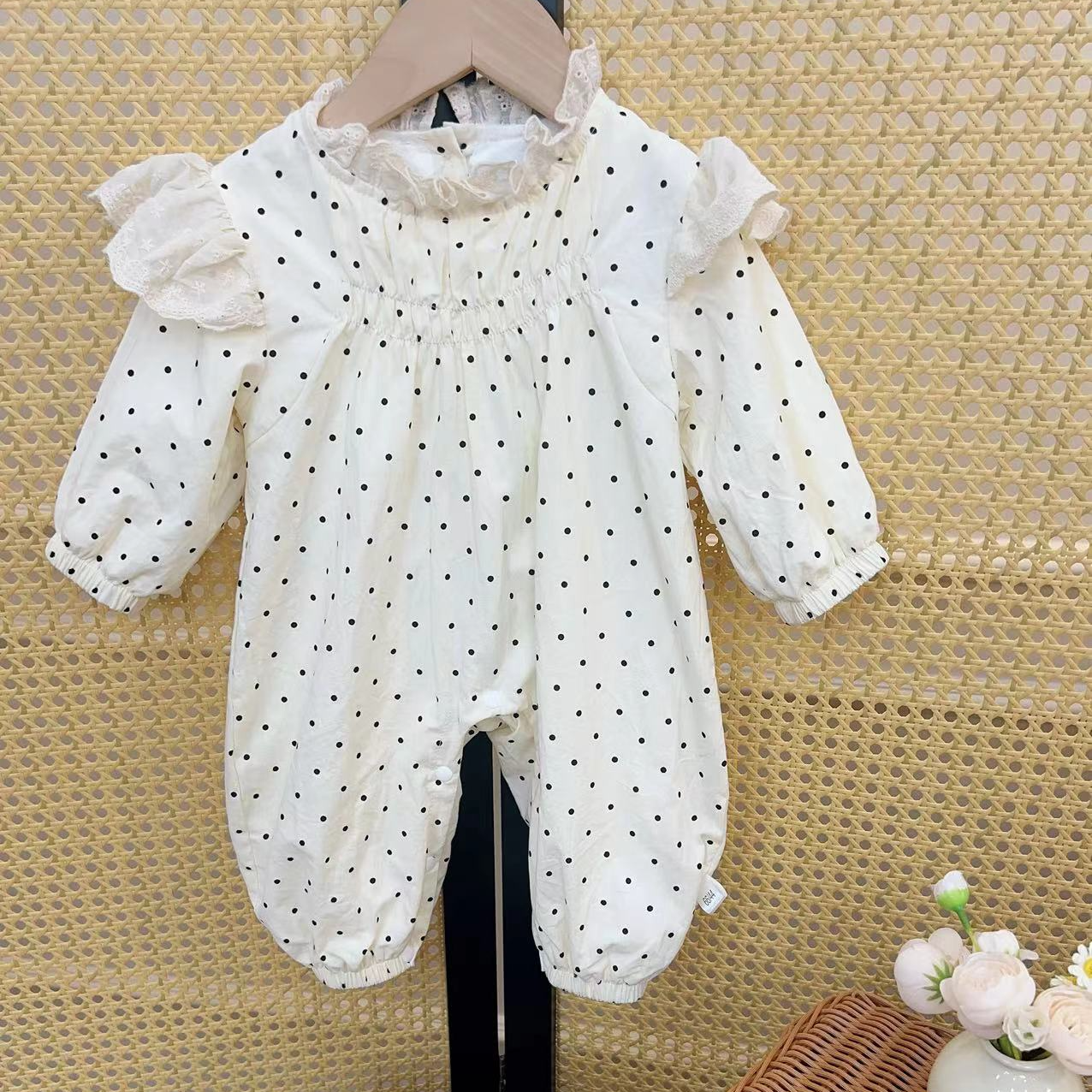 ins婴儿衣服春秋季女宝宝纯棉双层秋装洋气无骨波点连体衣外出服