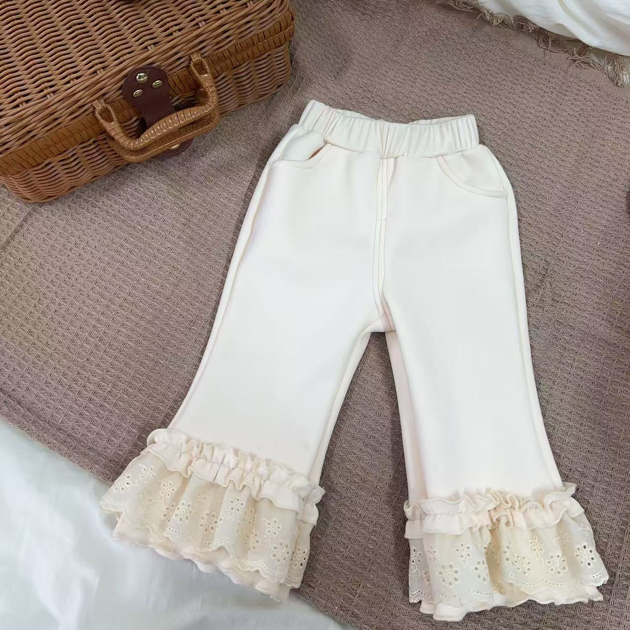 【香芋芙蕾】女宝宝加绒加厚花边米杏色喇叭裤马甲套装