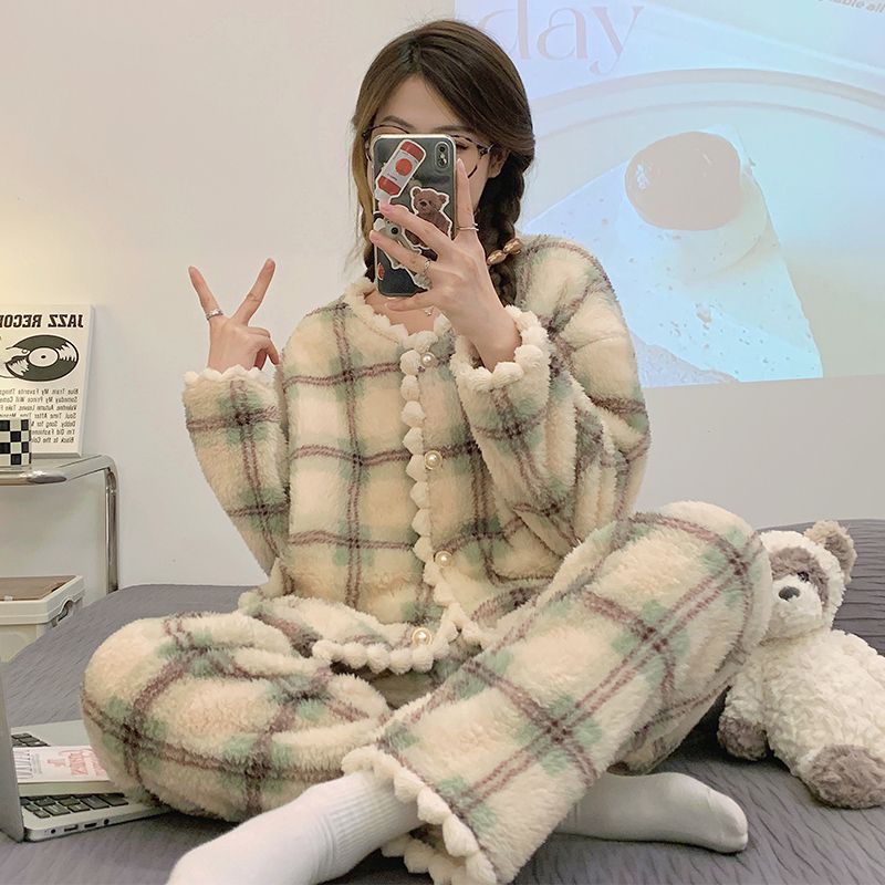 雪中飞2024新款格子睡衣女秋冬季珊瑚绒加绒加厚冬季保暖套装家居