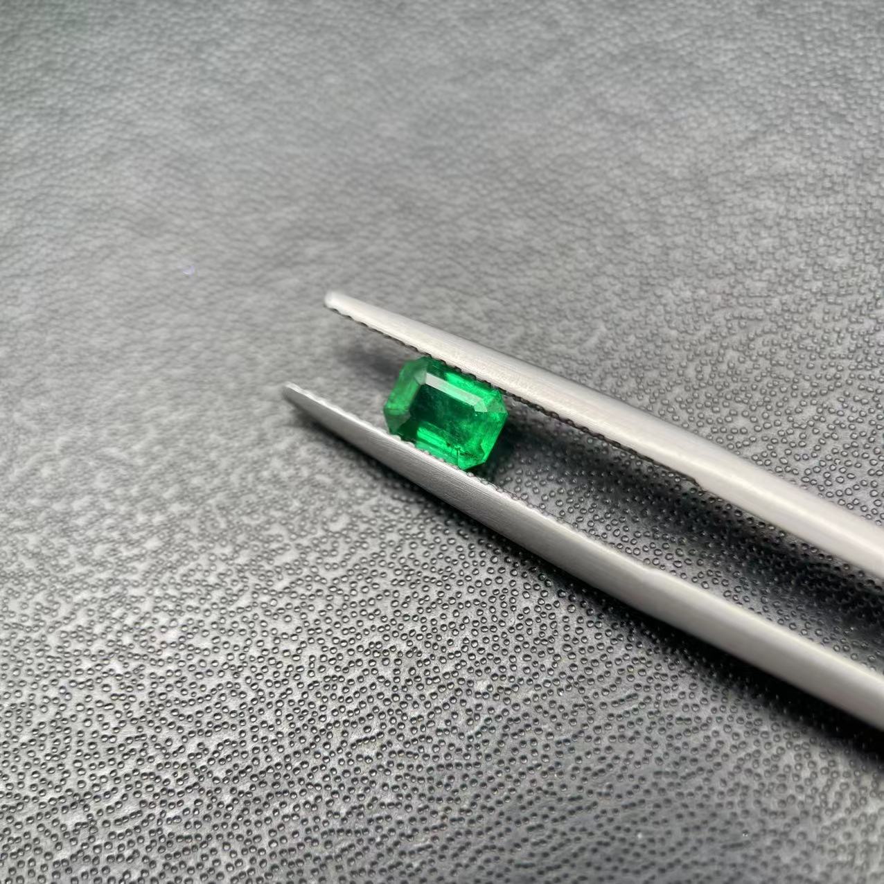 31101-24（0562）/祖母绿裸石方形木佐-0.71ct
