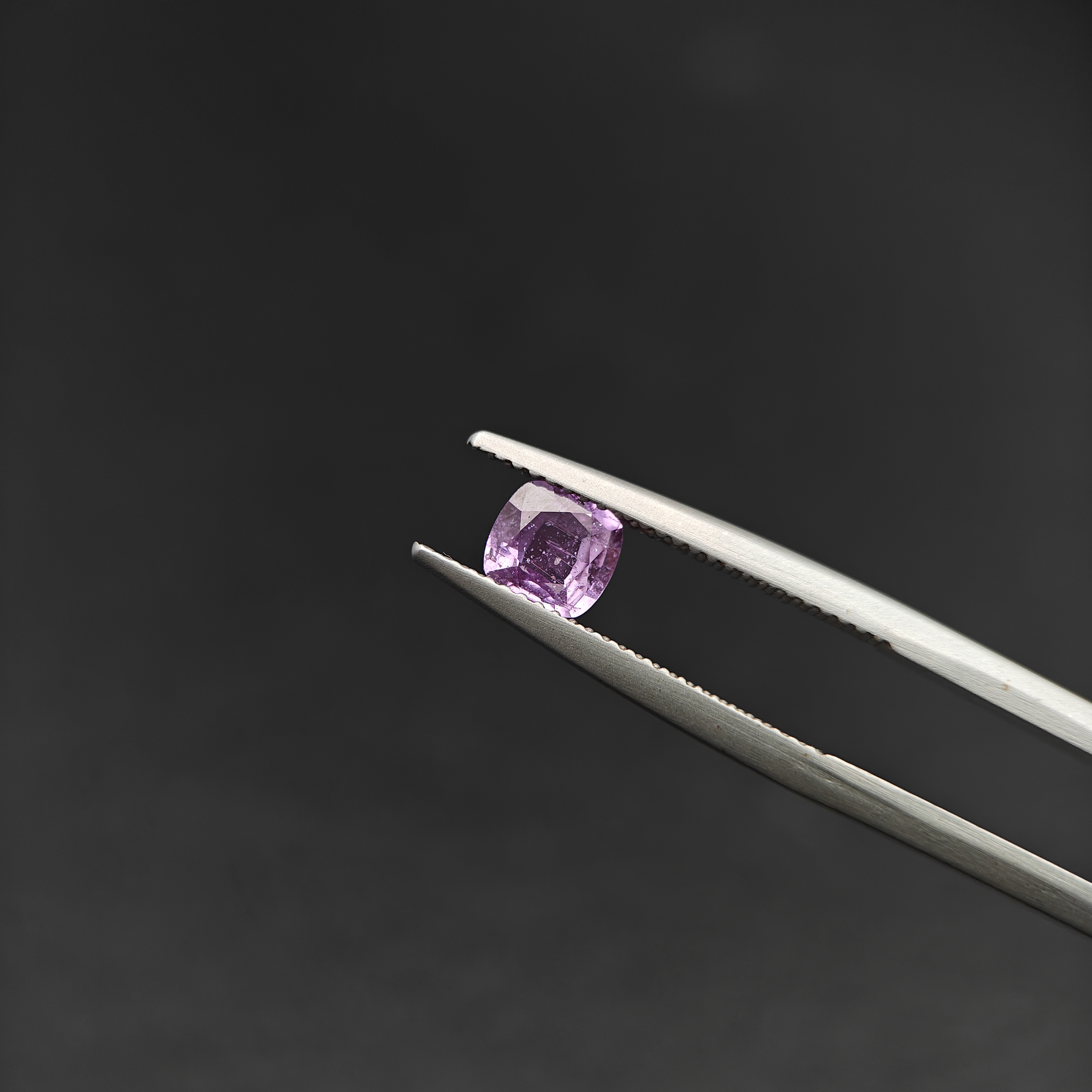 Y1110-Z1A紫蓝宝无烧（薰衣草色）-方垫形-0.96ct