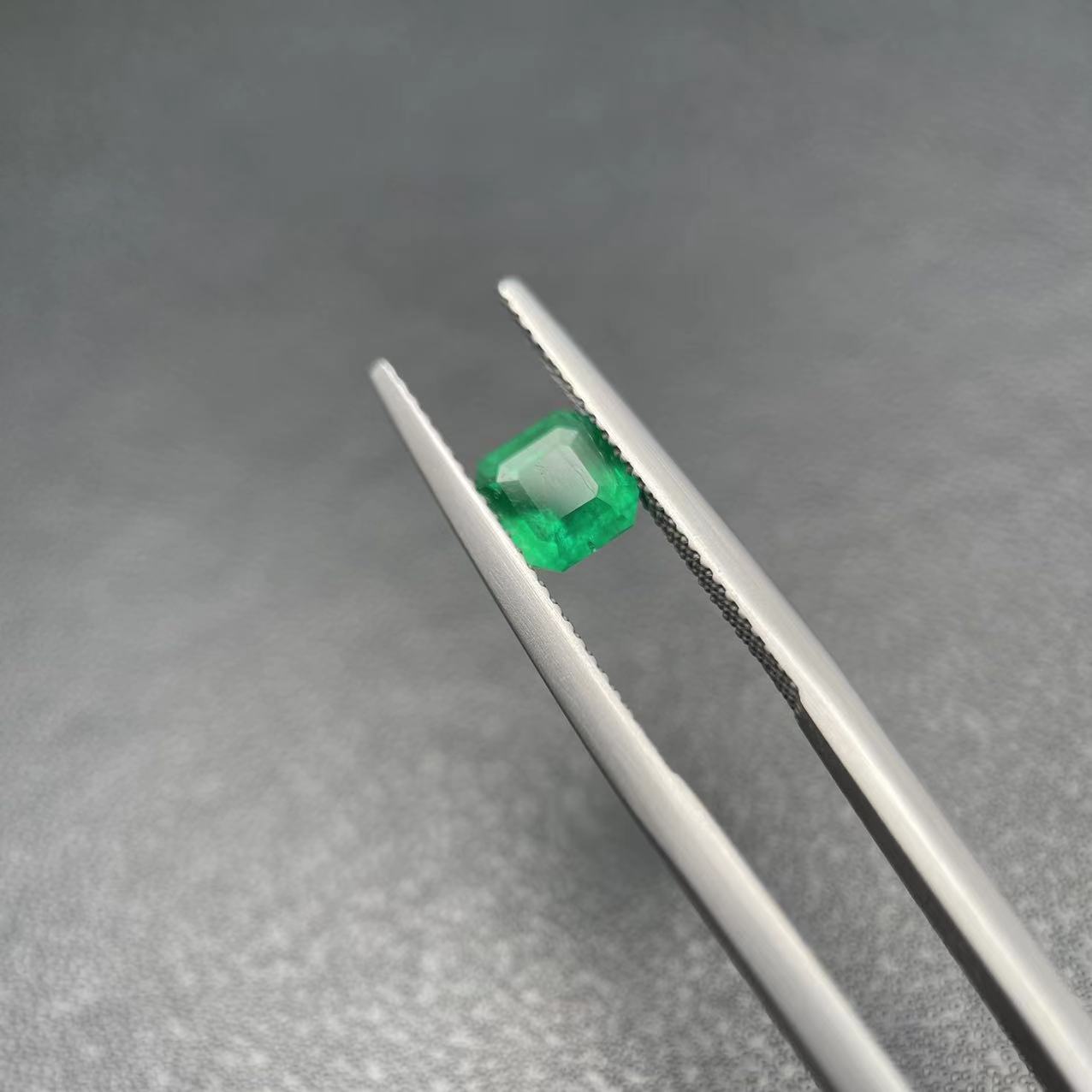 31101-35（0534）/祖母绿裸石方形木佐-1.08ct