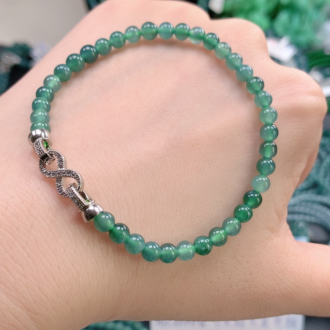 翡翠颈饰未镶嵌手串