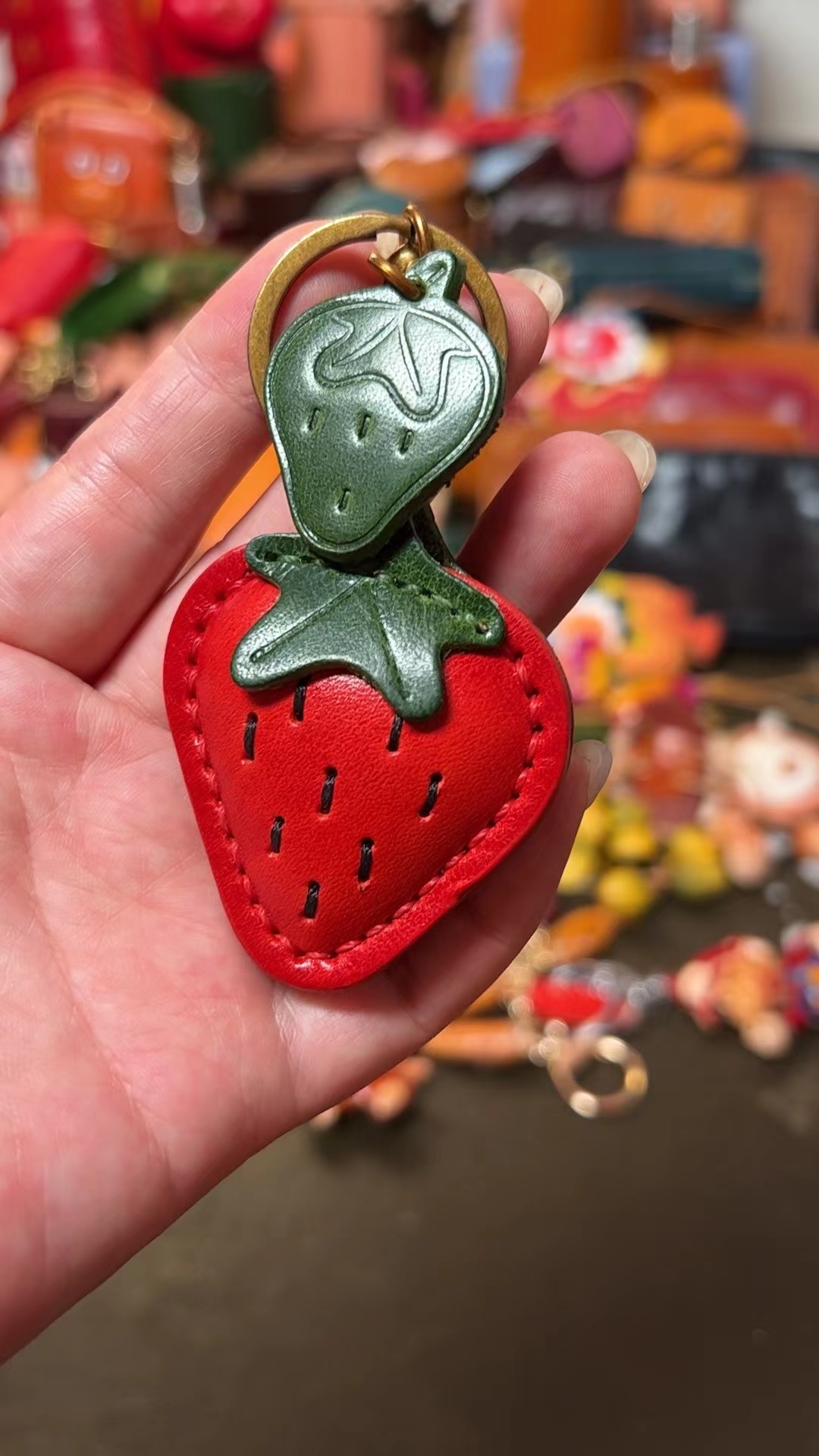 真皮草莓包包挂件钥匙扣