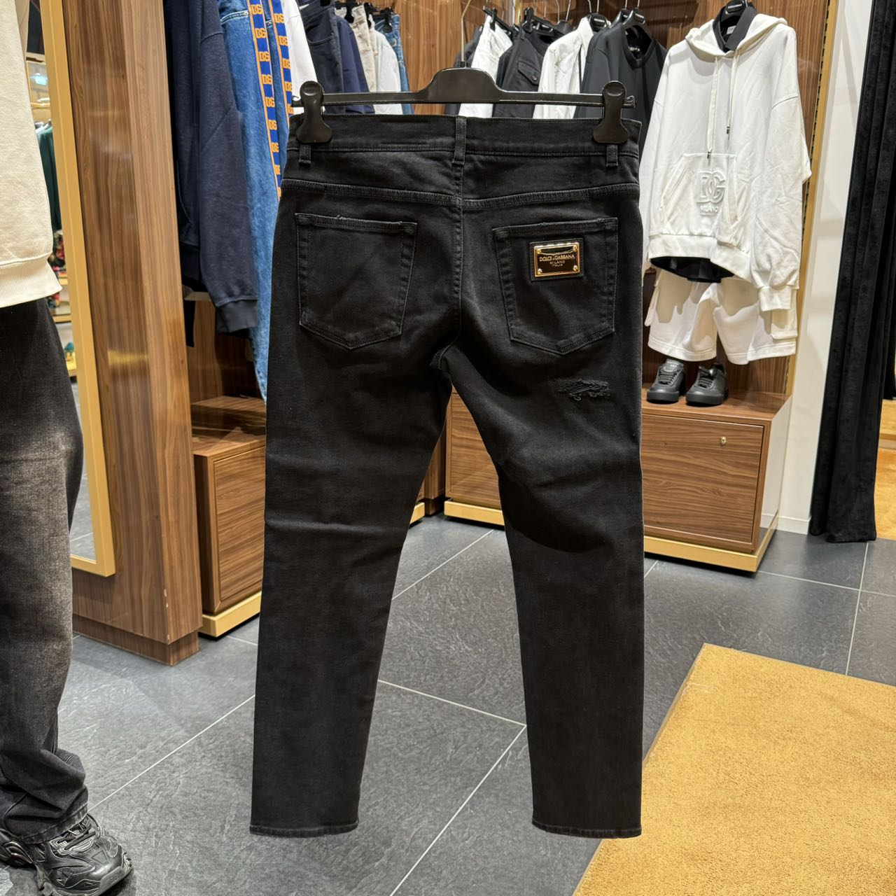 全新未使用D…G黑色金牌百搭弹力破洞牛仔裤破洞有内衬里布