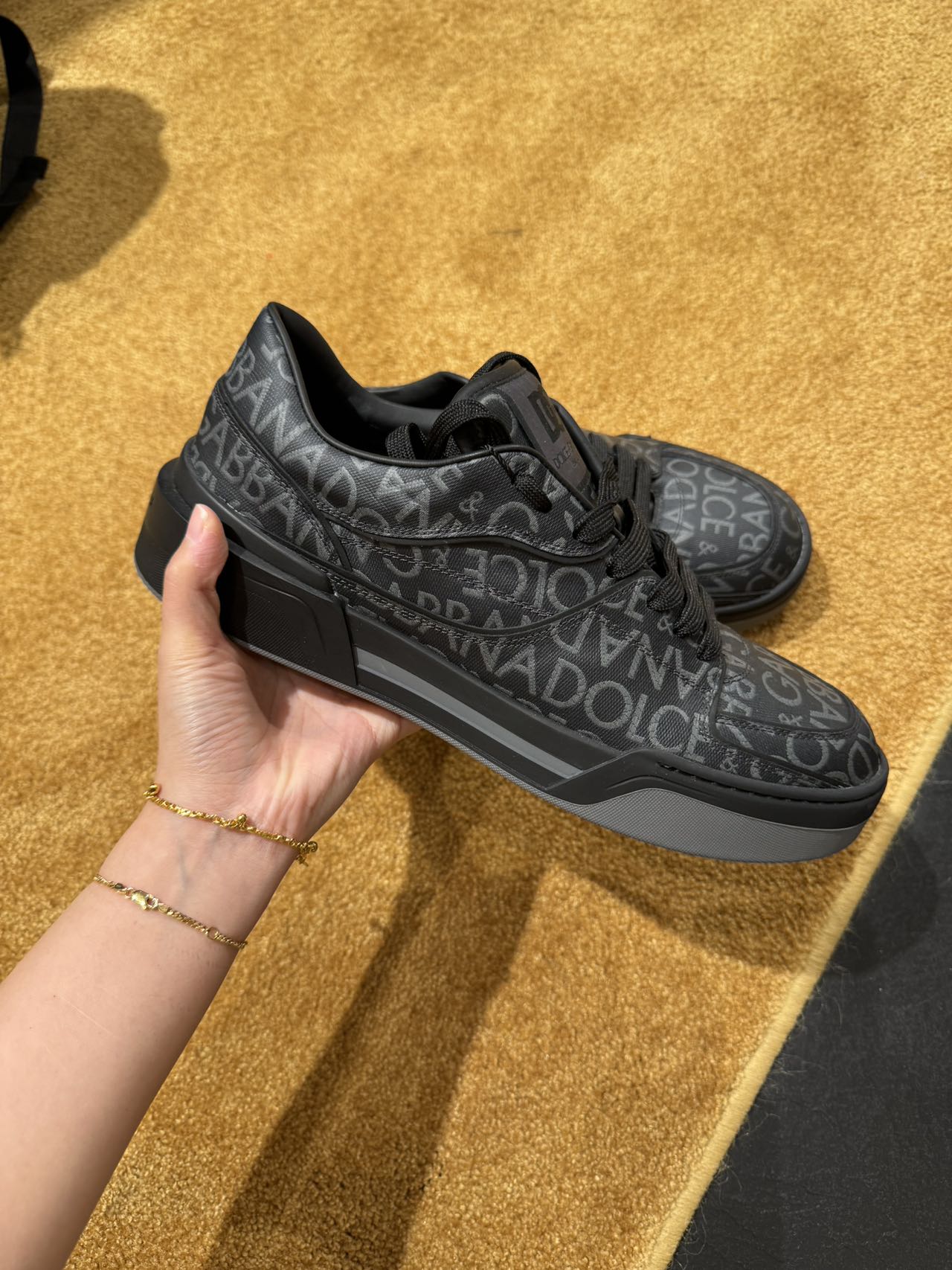 全新未使用D...G黑的满印休闲板鞋/二周回国