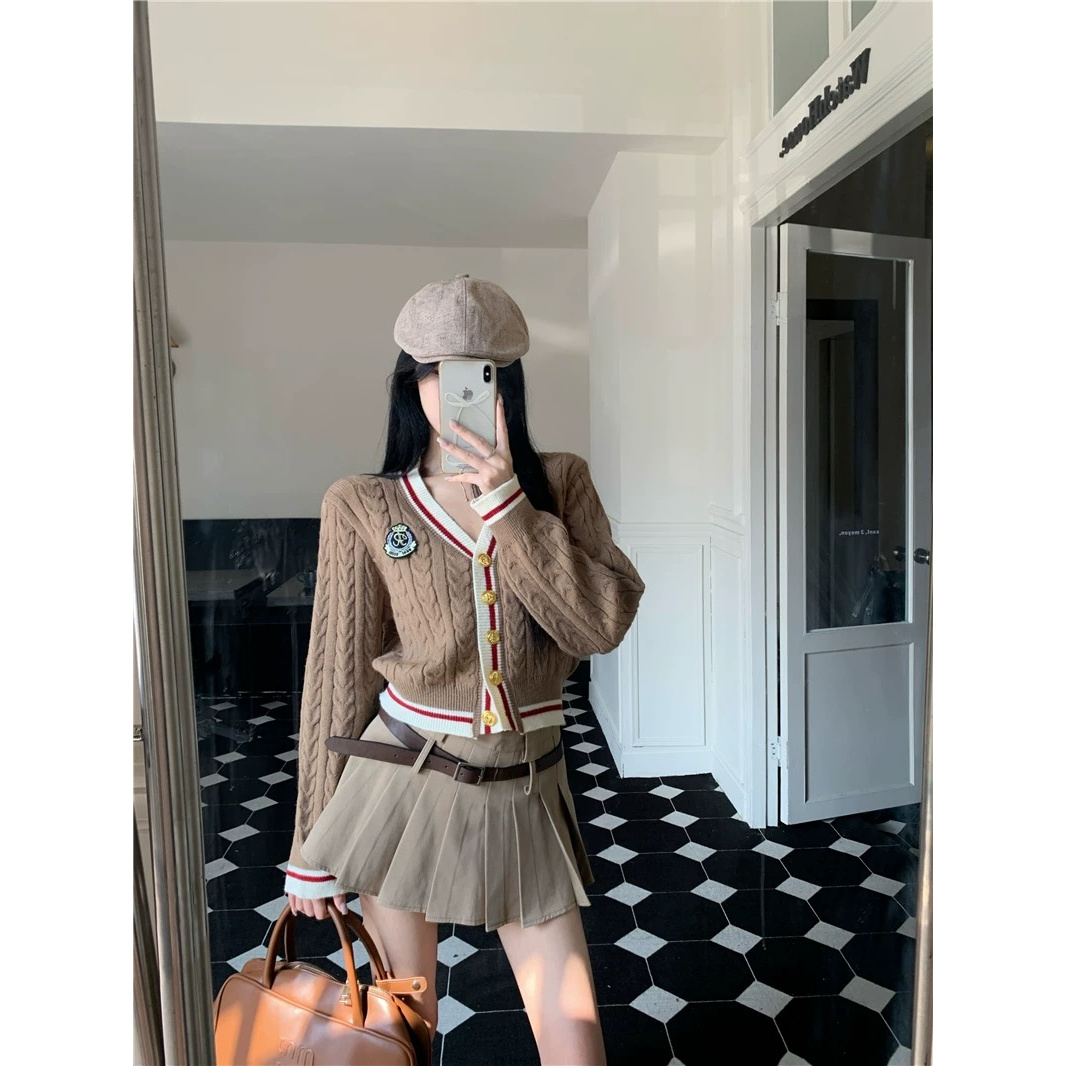 学院风撞色刺绣v领长袖针织开衫女秋季修身甜美毛衣短款麻花上衣