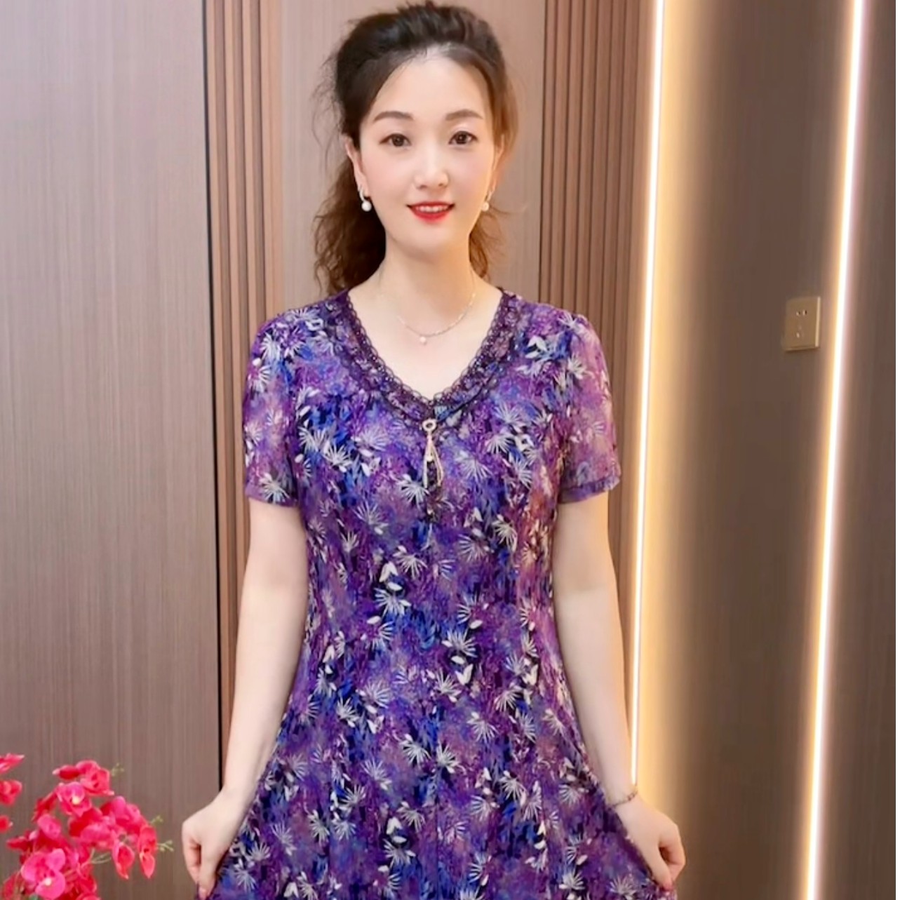 8265夏季V领碎花连衣裙时尚气质显瘦妈妈装遮肚百搭中长款洋气裙