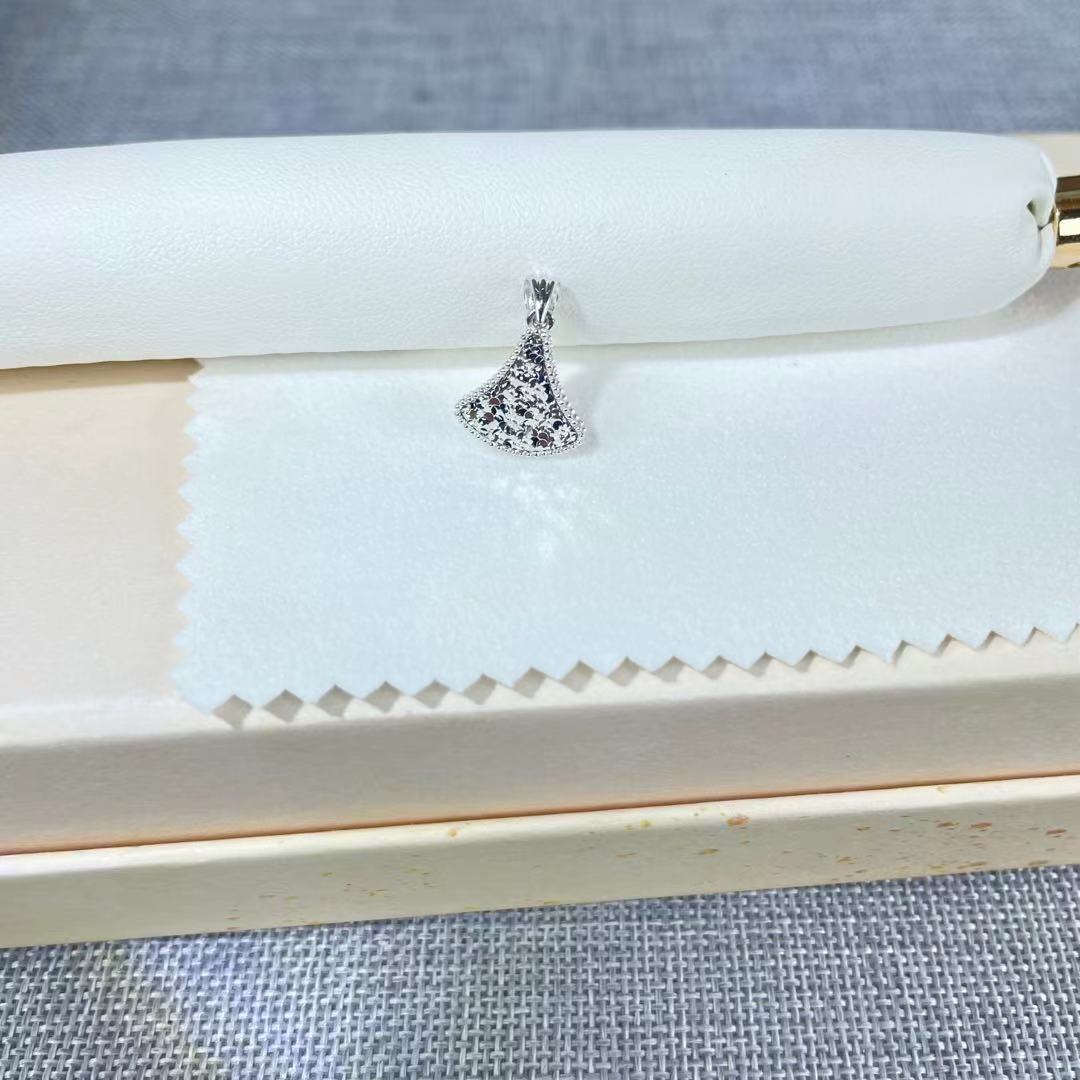 PT950 铂金吊坠  碎碎金小裙子  简约时尚  S 90113