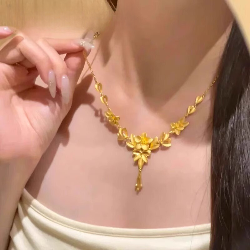 铜合金项链 繁花似锦金色三生花项链女新款花朵锁骨链轻奢首饰品
