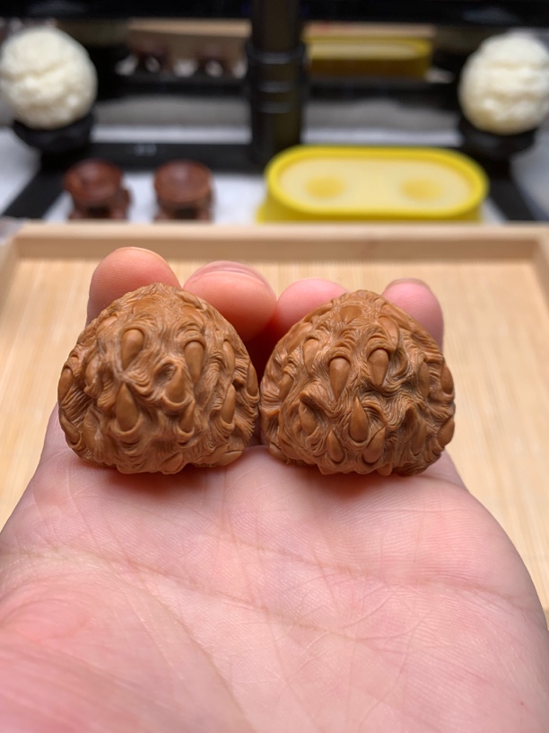 三角白手捻雕刻作品（吞噬）