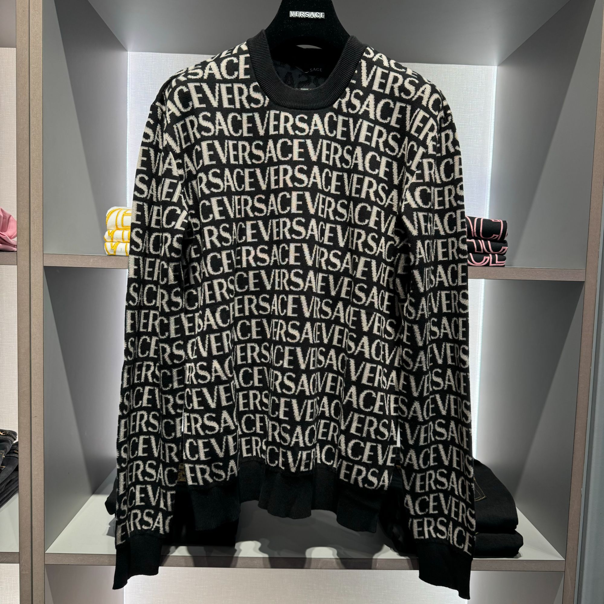 未使用 VERSACE/范思哲 男款黑白字母满印圆领长袖针织衫毛衣