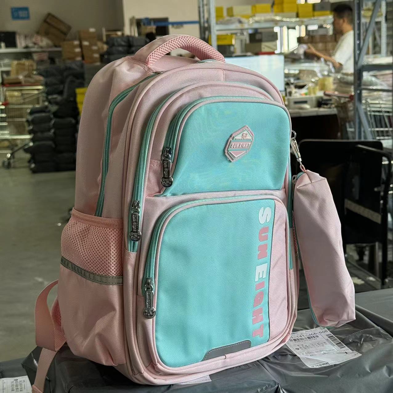 现货  2024夏季儿童上学 护脊软壳日常书包90176