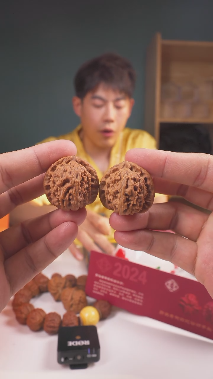 【闪购商品】文玩核桃把件34mm三角白狮子-2