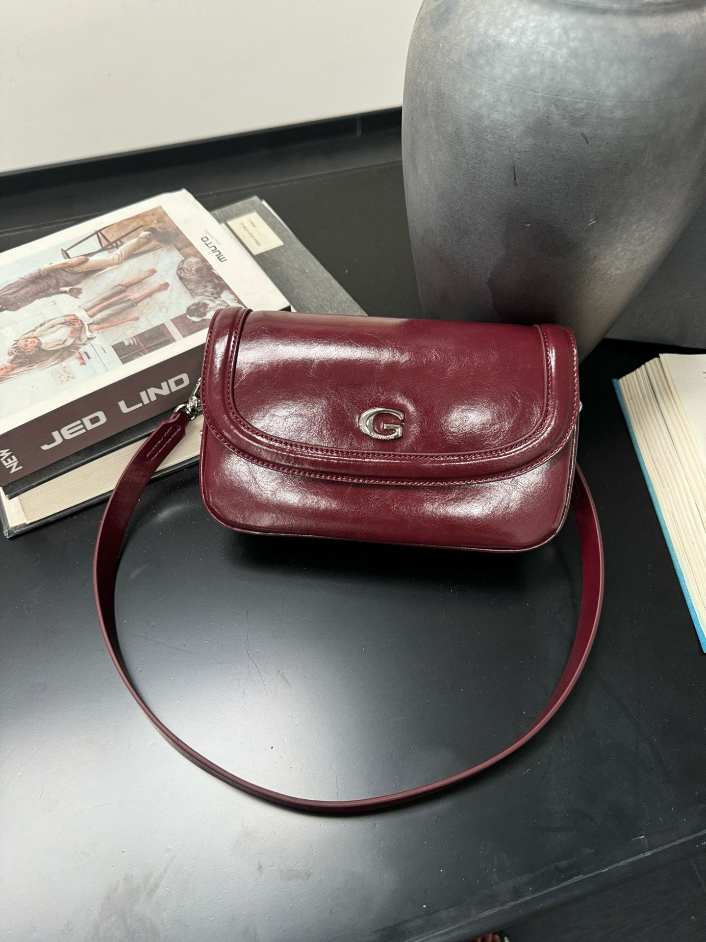 2025新款时尚小众设计单肩斜挎女包 百搭简约休闲小方包女士