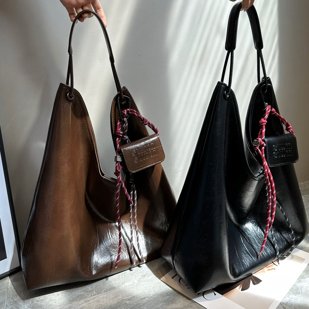 设计师2025新款时尚爆款慵懒风油蜡牛皮单肩托特女包 洋气简约