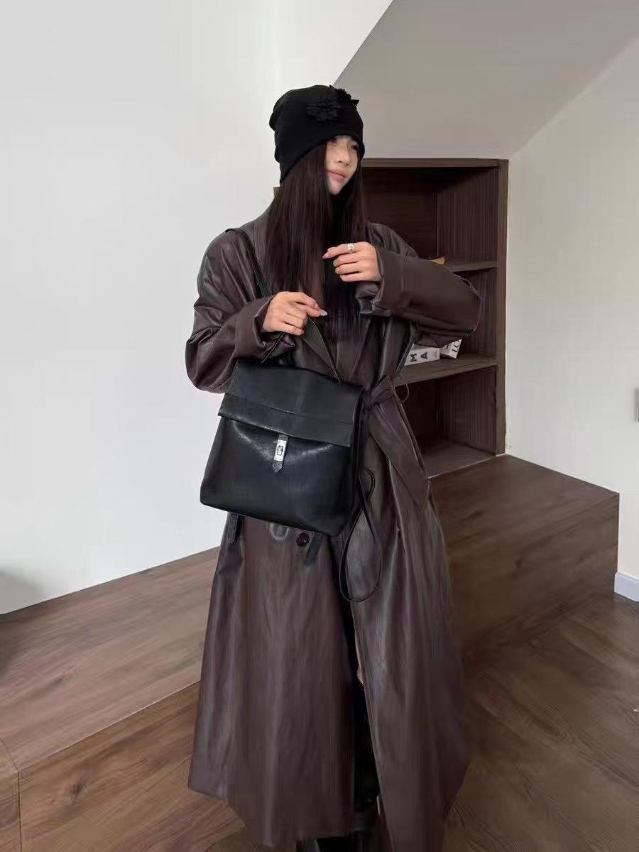  小众质感大容量双肩包2025新款极简通勤背包休闲百搭手提女包