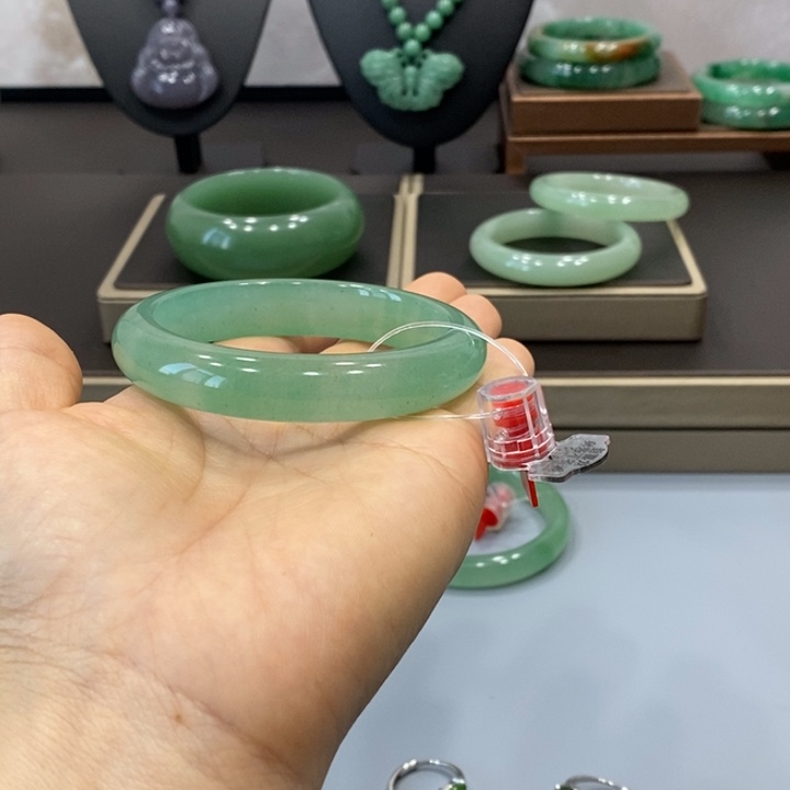 东陵石手镯未镶嵌简****福
