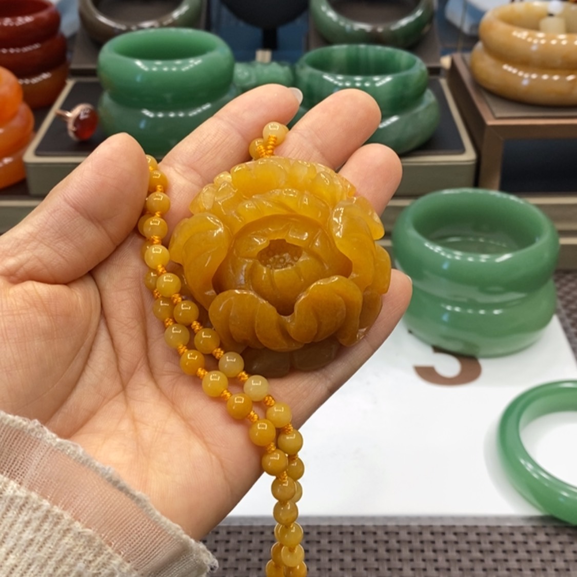 【闪购商品】石英质玉（黄龙玉）颈饰未镶嵌听***·