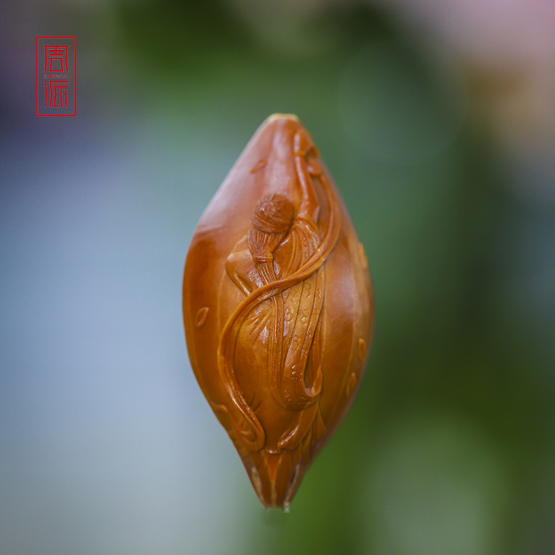 周派周春毅听雪落下的声音背影橄榄核单子本工精品核雕文玩美女