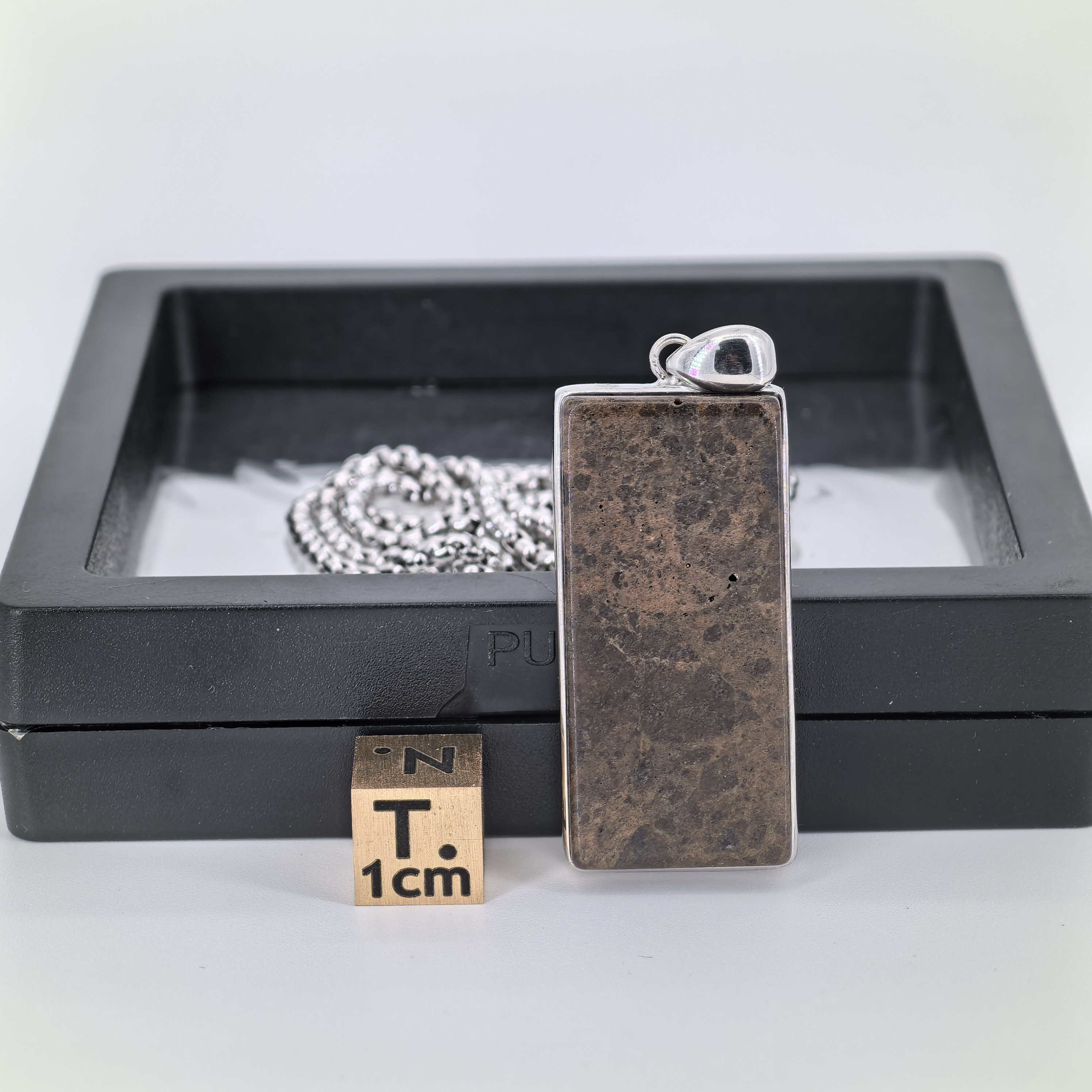 合金花岗石吊坠 灶神星（钙长辉长无球粒）吊坠