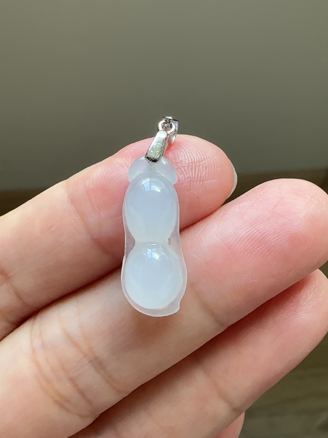 天然缅甸翡翠A货 饱满花生吊坠 尺寸 20.1*8.6*6.4