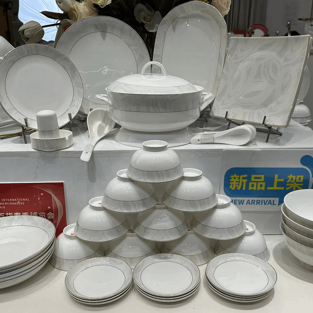 【洛威22号专场】浮光掠影60头景德镇餐具家用中式创意高档乔迁