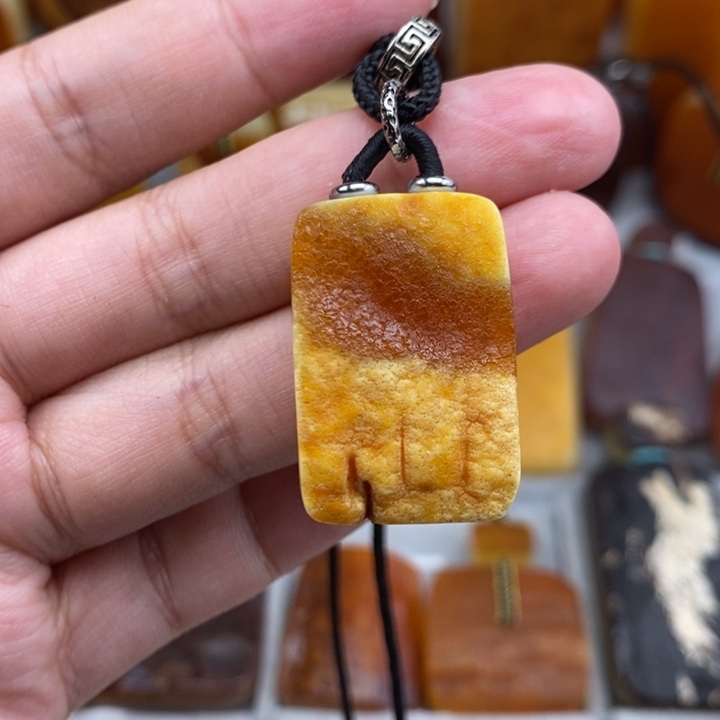 琥珀珠宝奇石未镶嵌